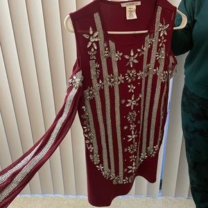 Good condition, long sleeve blouse with shoulders out never been warm.
